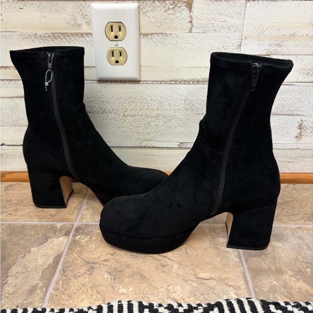 Silent D black Suede Ankle platform bootiesize 38 7-7.5 Anthropologie micro otto